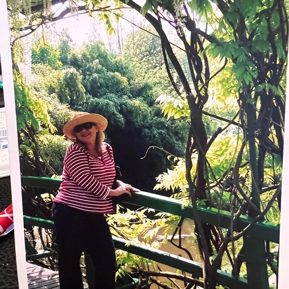 Meet your Posher, Janet - Picture 1 of 1